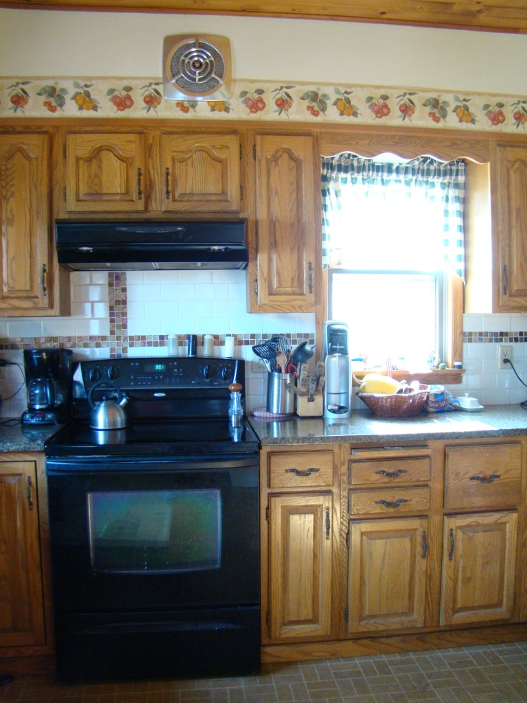 kitchen before photo