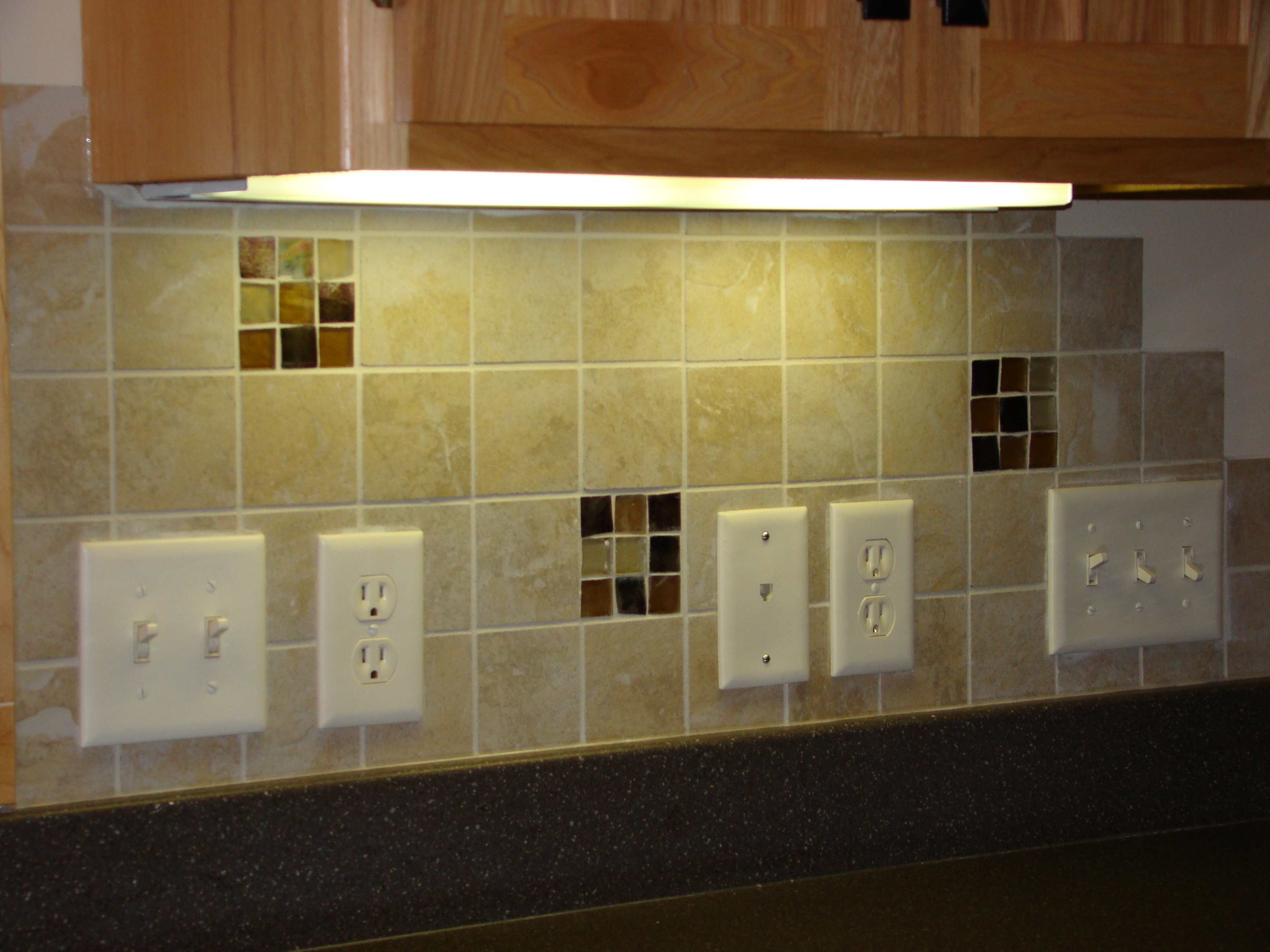 kitchen wall plugs